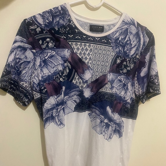 Zara Graphic Tee - Picture 1 of 2
